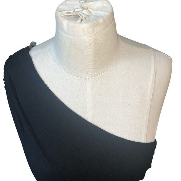 STUDIO Y | SLEEVELESS ONE SHOULDER BLACK MINI DRESS OR TUNIC TOP - Picture 8 of 12